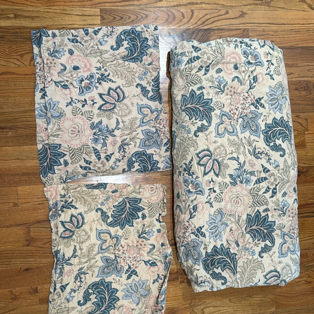 PotteryBarn full/queen duvet + 2 standard shams